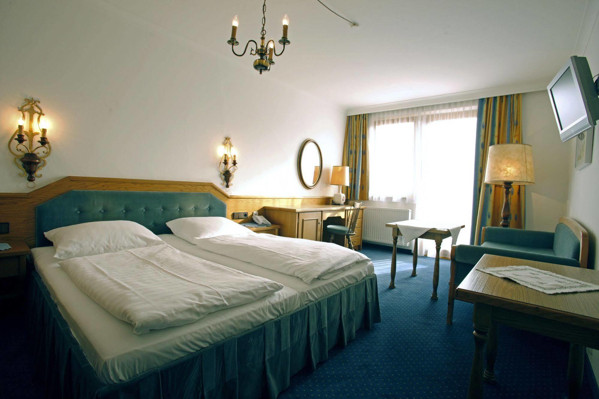 Hotel Gasthof Zum Kirchenwirt Puch bei Hallein Esterno foto